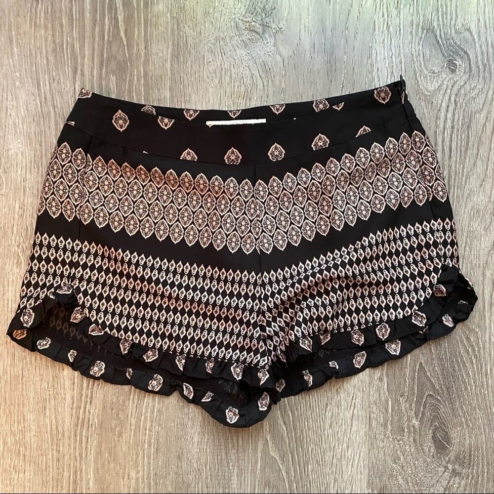 Avec Les Filles 0 Black Shorts Pink Pattern, Ruffled Leg, Fully Lined PRISTINE